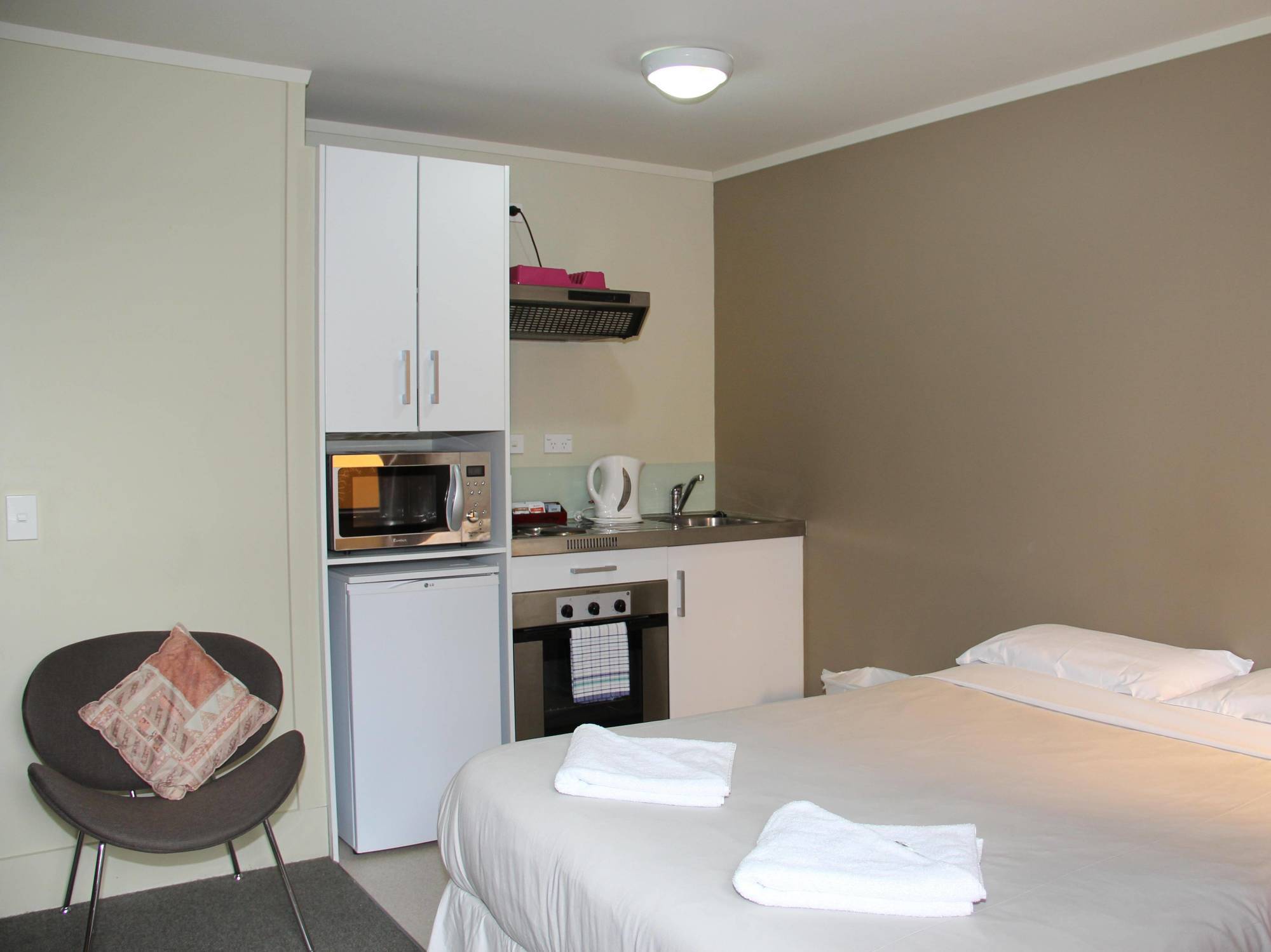 Nikau Apartments Нельсон Экстерьер фото